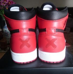 Air Jordan 1 I Bred Banned Size 9.5 2011 2016